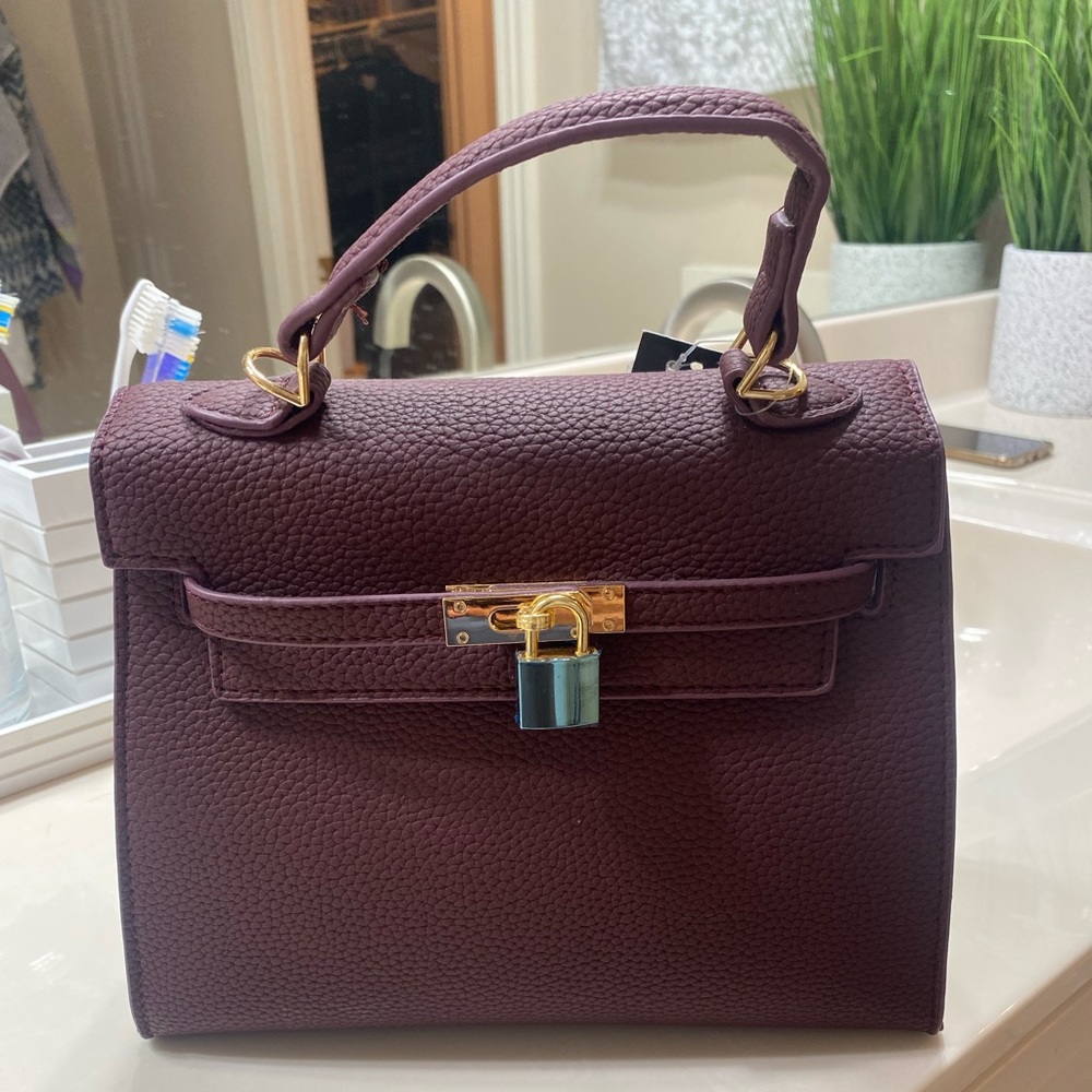 Cute handbag 👜.